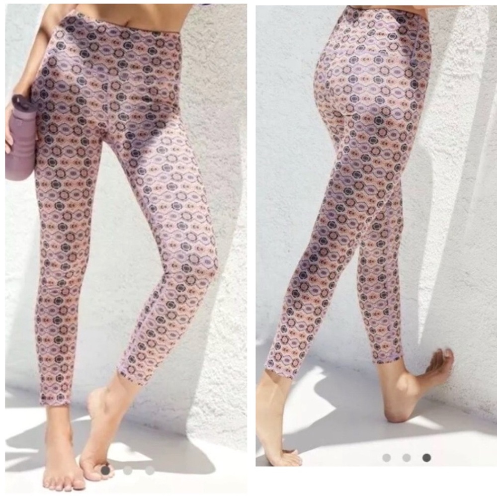 Anthropologie Daily Practice Liana High Rise Legging Geo Dot Active size small